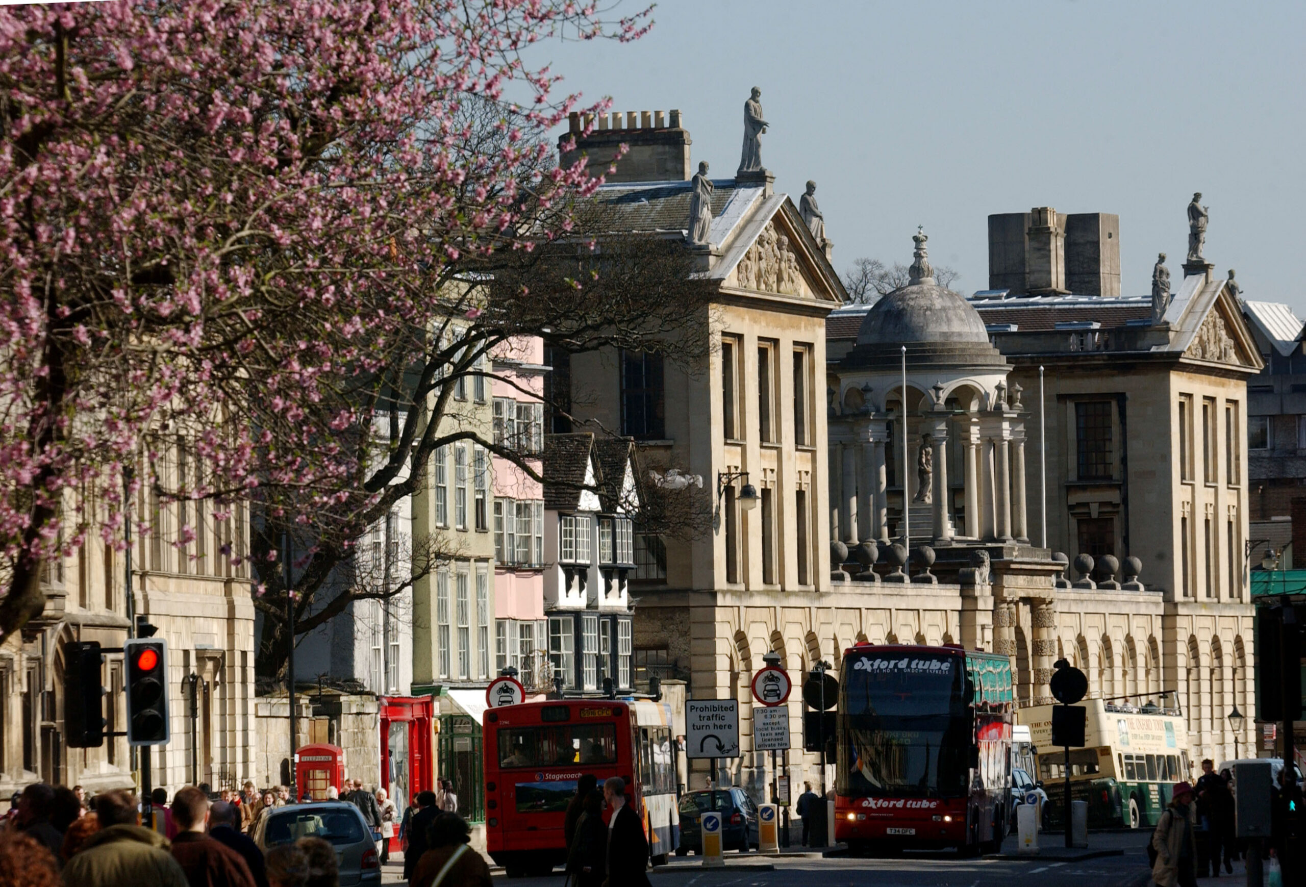 Photo of the old college buildings on High Street in Oxford